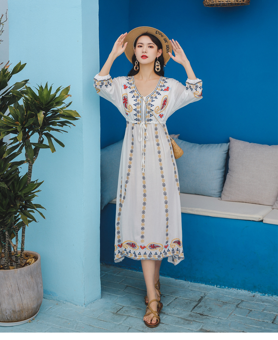 Embroidery vacation loose V-neck travel pinched waist dress