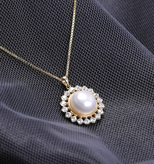 Pendant dazzle white fashion clavicle necklace for women