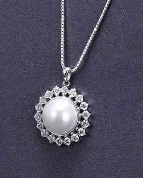 Pendant dazzle white fashion clavicle necklace for women