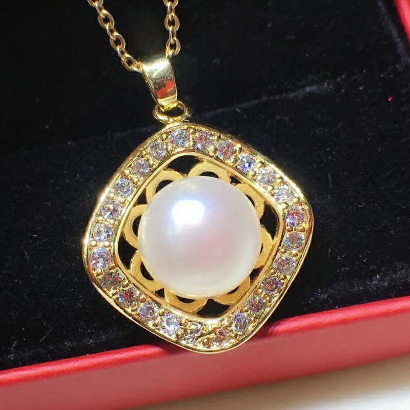 Temperament white clavicle necklace for women