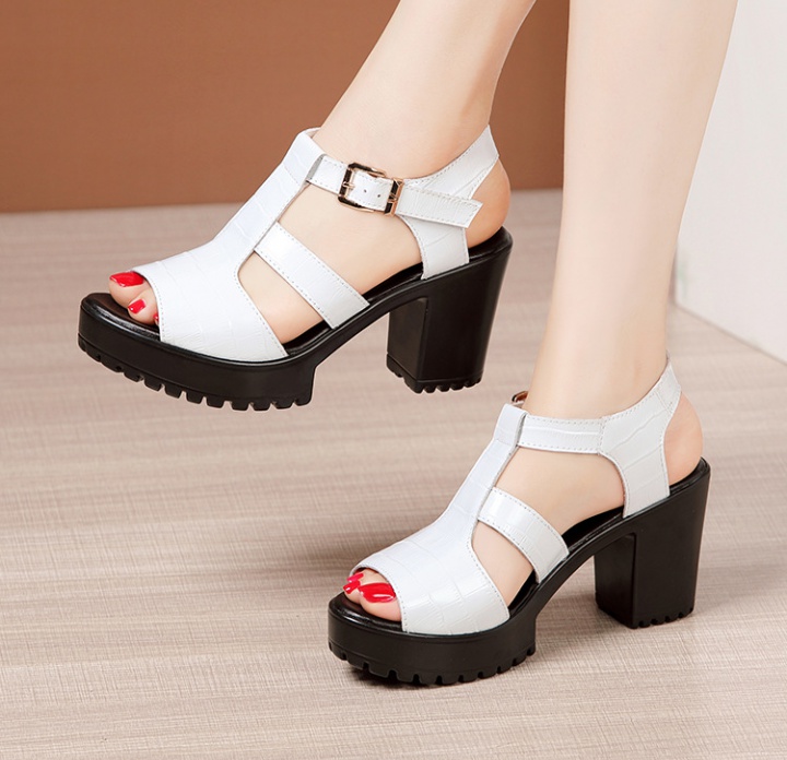 Open toe thick crust sandals patent leather platform