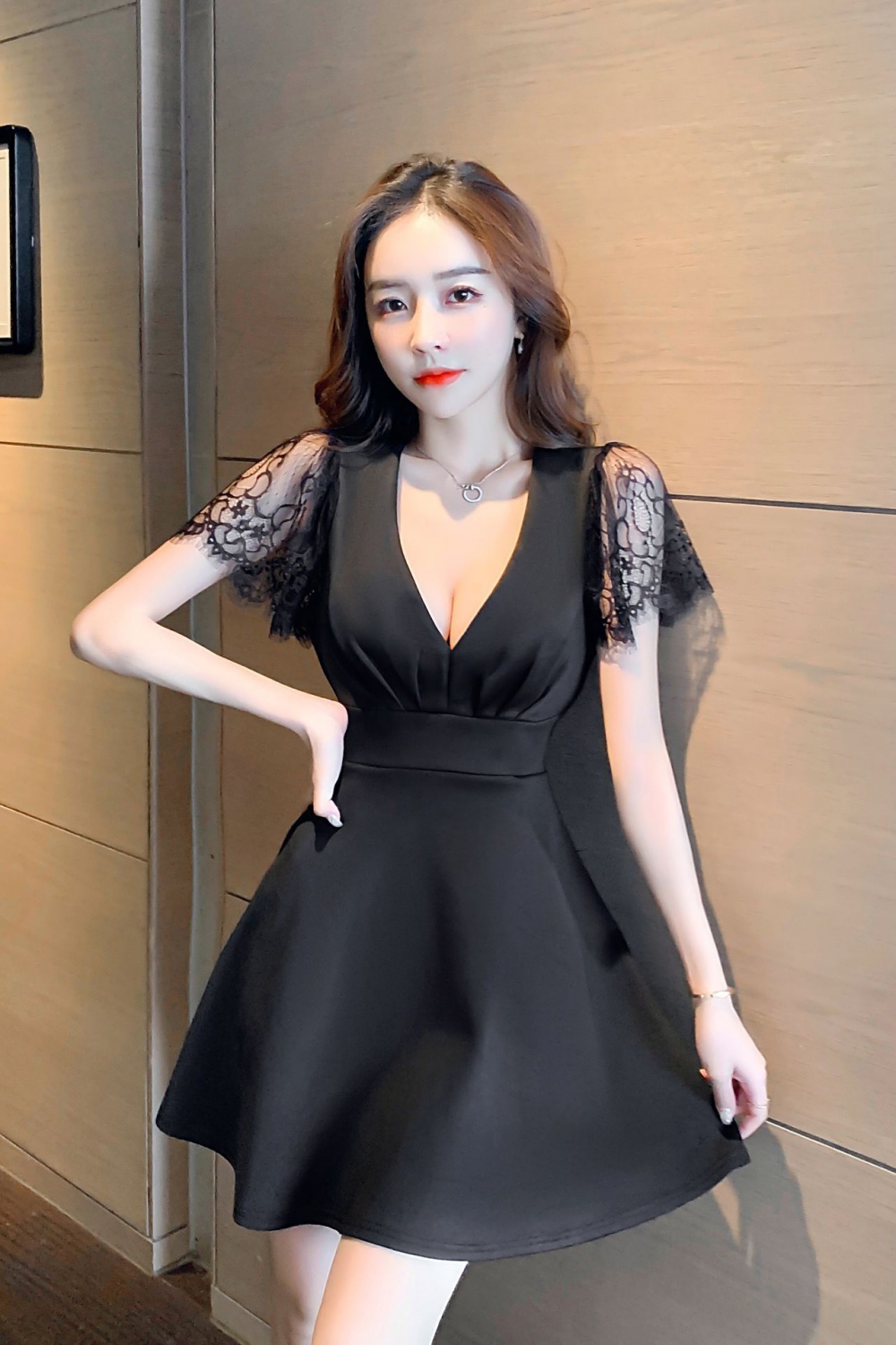 Lace sleeves strapless big skirt sexy V-neck dress