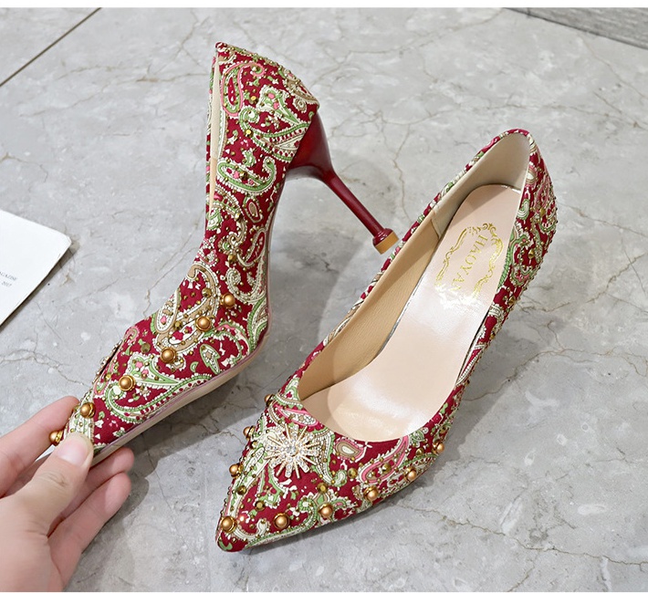 Red high-heeled shoes Chinese full dress for women