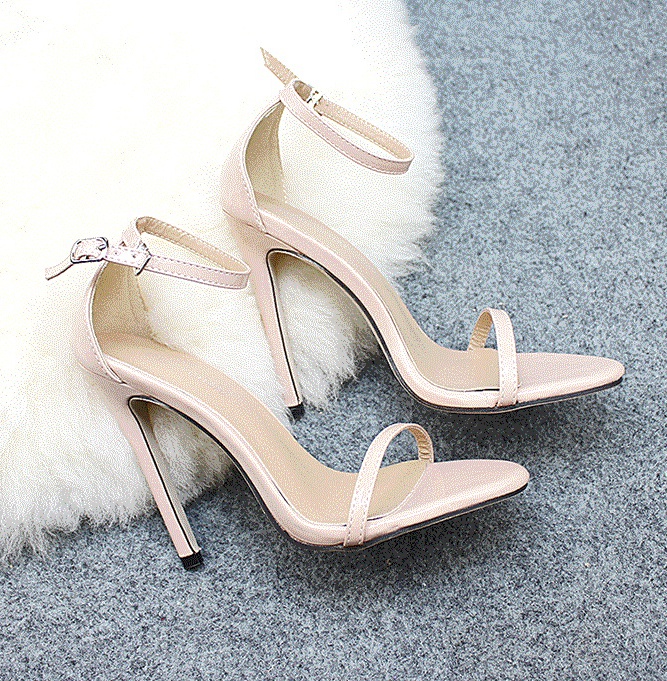 Sexy high-heeled shoes large yard sandals