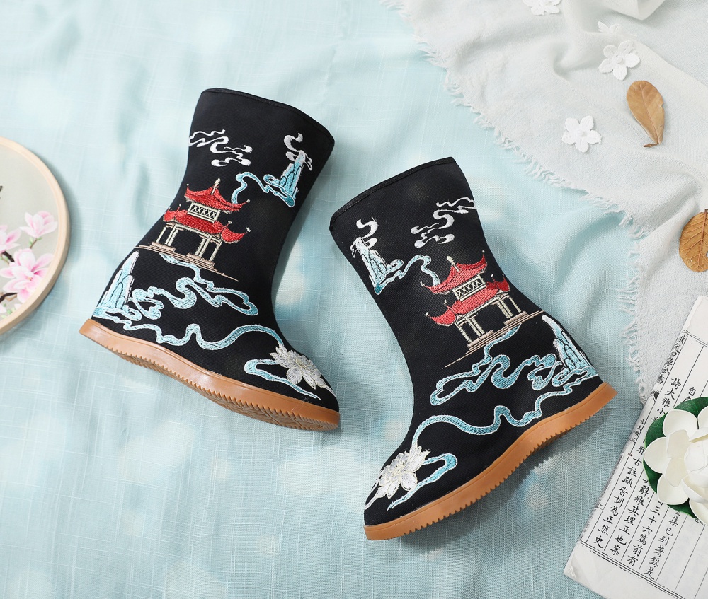 Embroidered autumn boots within increased women's boots