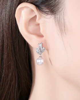 Fashion pearl stud earrings personality earrings for women