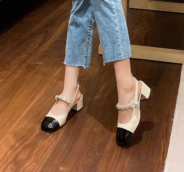 Summer round shoes fashion and elegant sandals