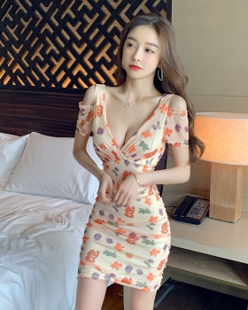 Low-cut package hip printing V-neck tight dress