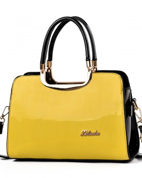 Fashion high capacity handbag commuting messenger bag