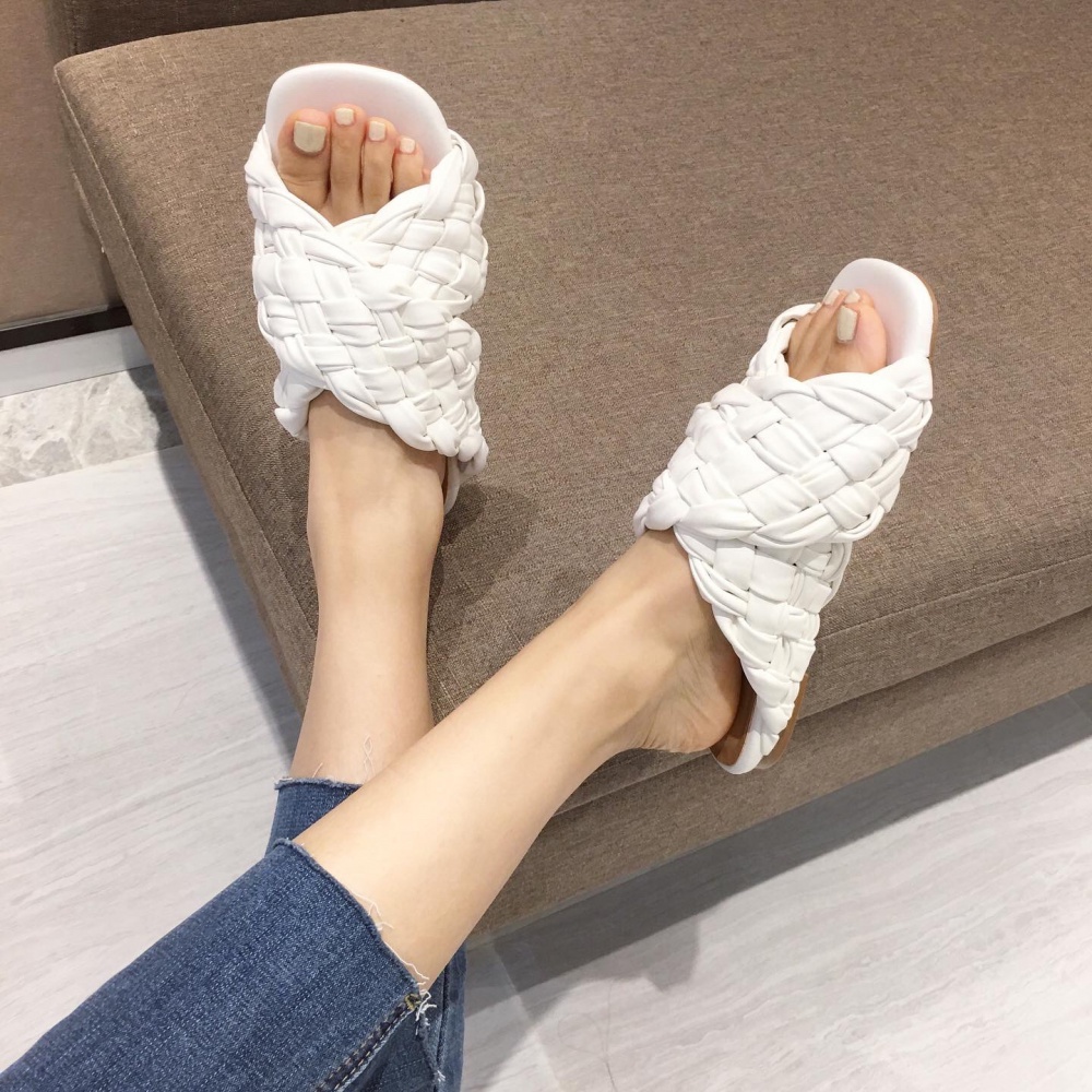 Flat fashion European style summer slippers for women