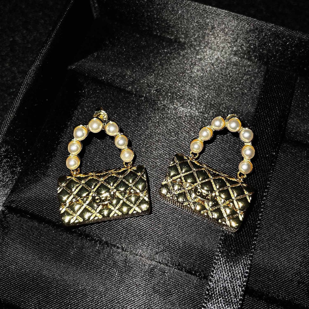 Pearl retro bag gold stud earrings for women