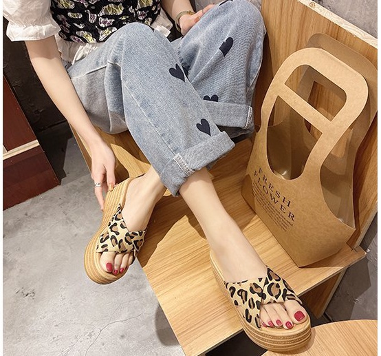 Summer thick crust Korean style fish mouth slippers