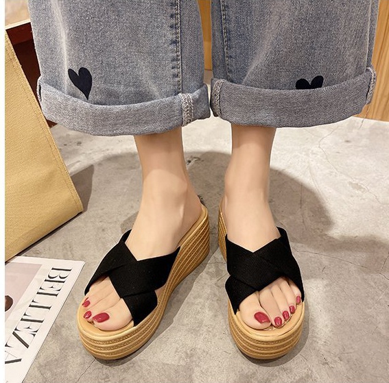 Summer thick crust Korean style fish mouth slippers
