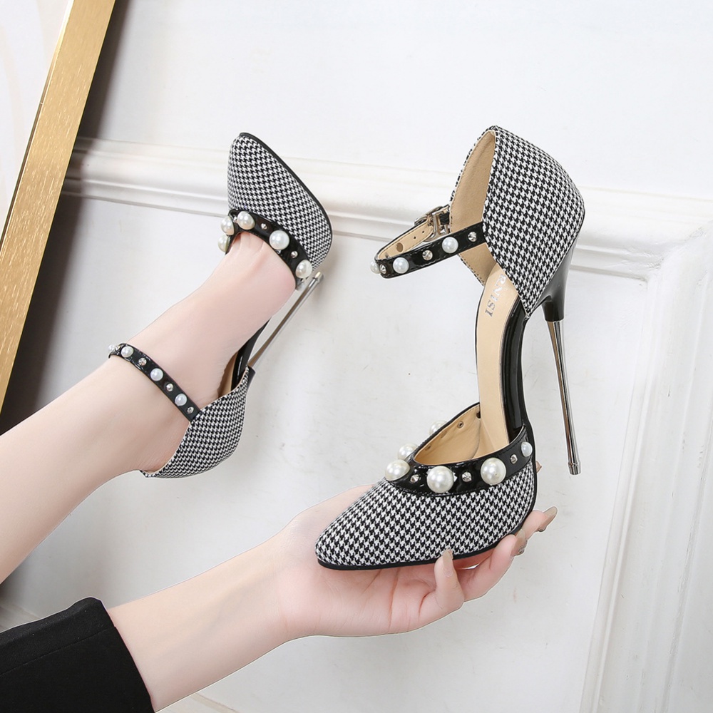Large yard European style high-heeled shoes for women
