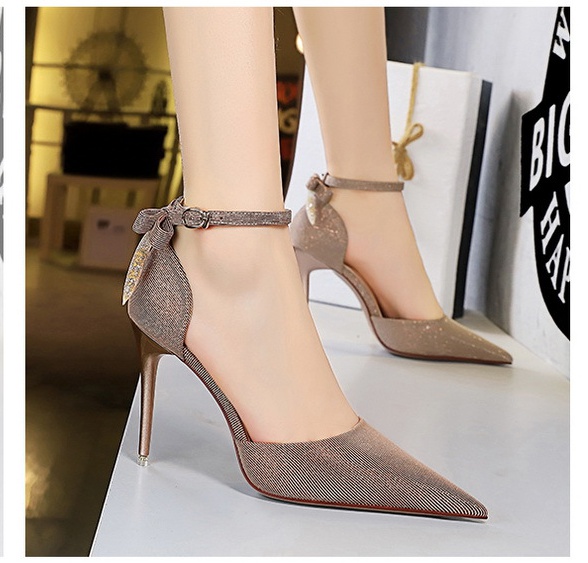 Hollow high-heeled sandals low high-heeled shoes