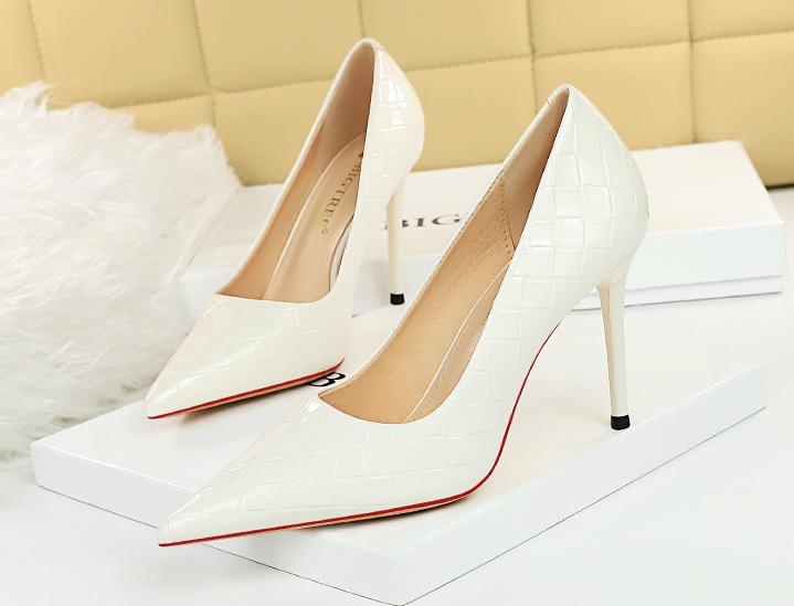 Slim low glossy patent leather fine-root shoes for women