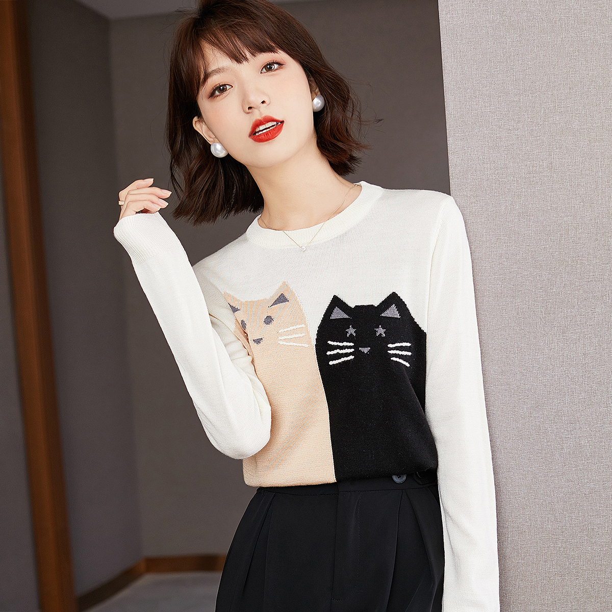 Cat round neck embroidery sweater for women