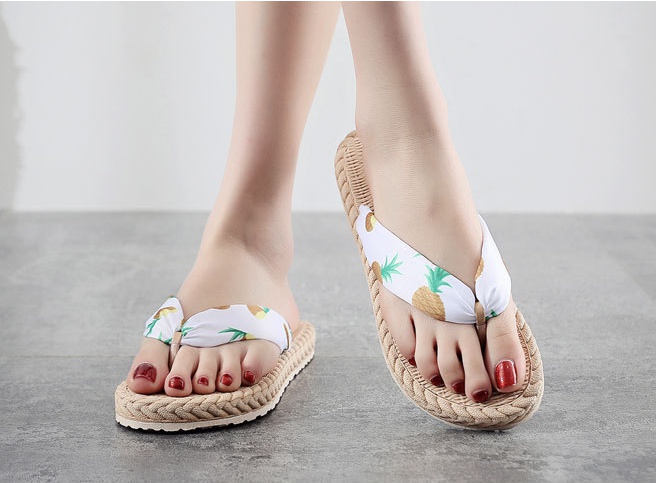 Sandy beach flip-flops flat sandals