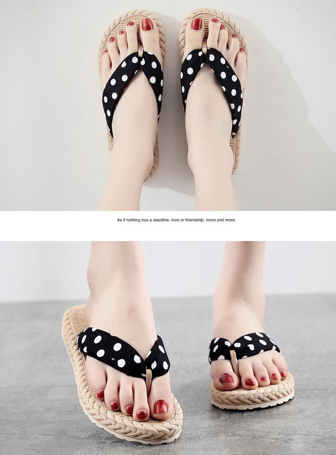 Flat flip-flops sandy beach sandals for women