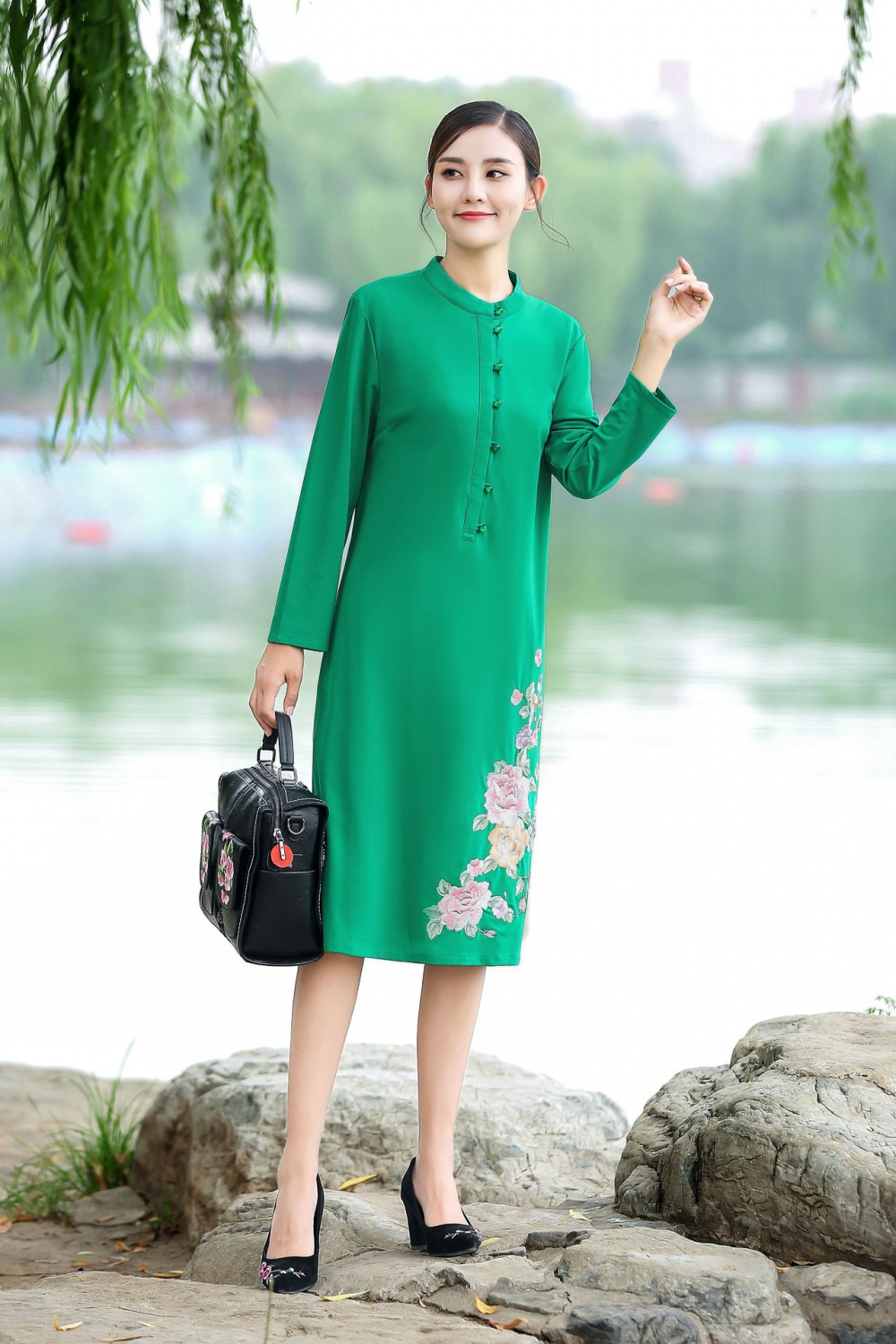 Embroidered flowers cheongsam bottoming dress for women