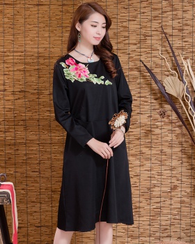 Slim round neck spring and autumn dress for women
