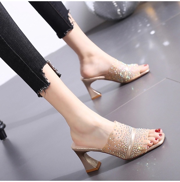 Wears outside sandals high-heeled shoes for women