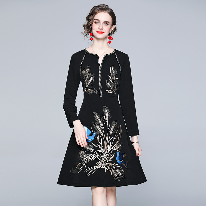 V-neck pinched waist autumn embroidery fashion dress