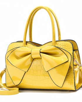 Grace high capacity fashion messenger handbag for women