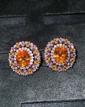 Diamond luxurious stud earrings