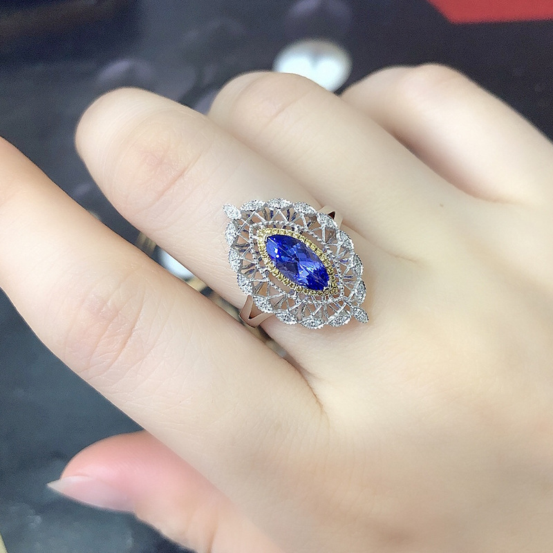 Hollow luxurious court style ring for women