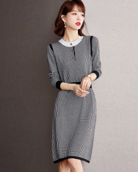 Black-white autumn dress fashion and elegant sweater dress