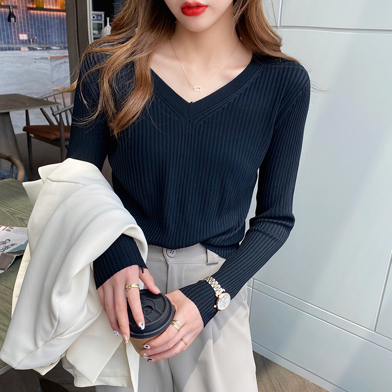 Autumn and winter thin tops inside the ride V-neck bottoming shirt