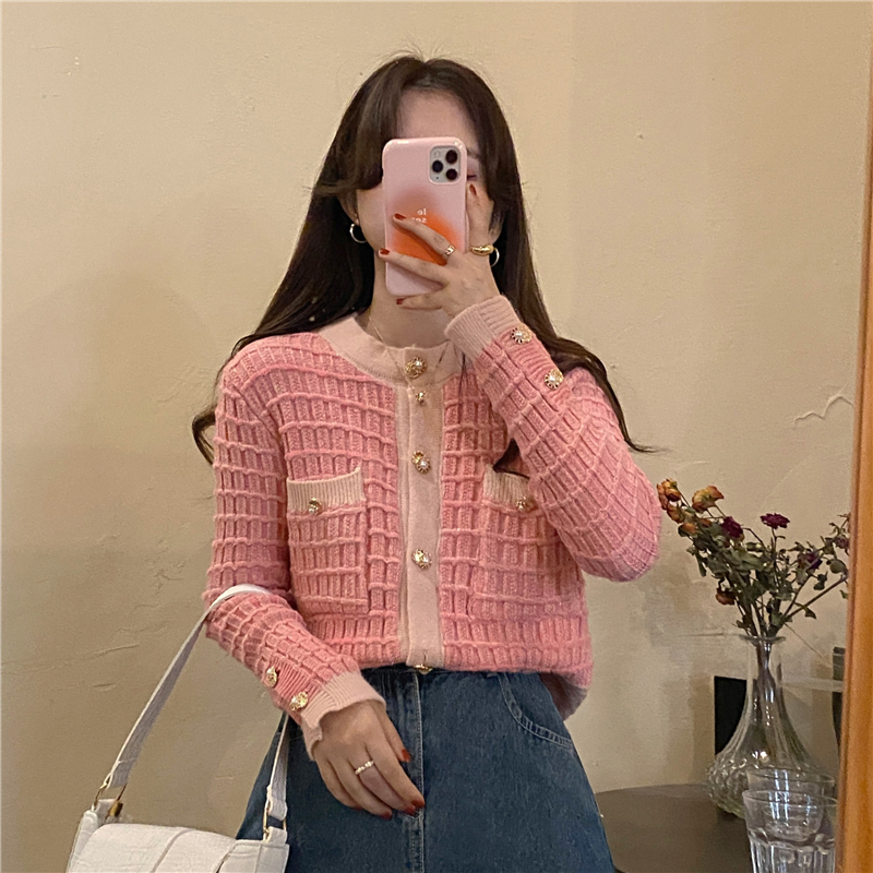 Fashion and elegant round neck knitted bottoming shirt
