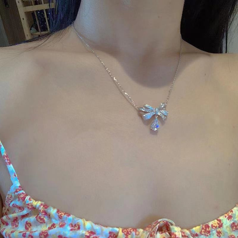 Diamond bow drops of water necklace