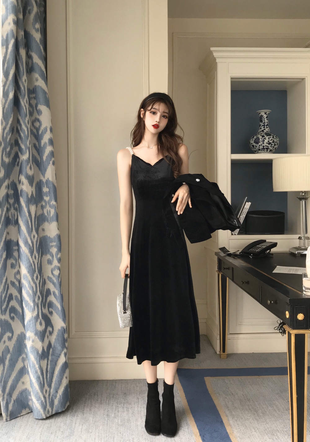 Sexy long bottoming velvet V-neck fashion dress