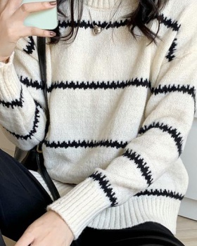 Loose long sleeve pullover sweater for women