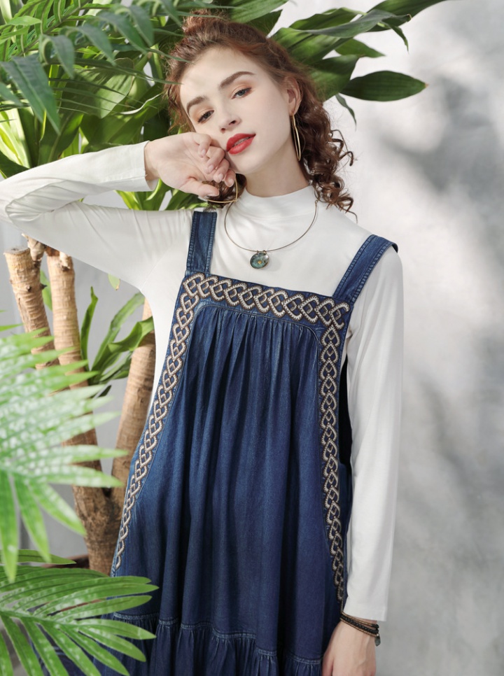 Loose binding retro embroidery autumn and winter dress