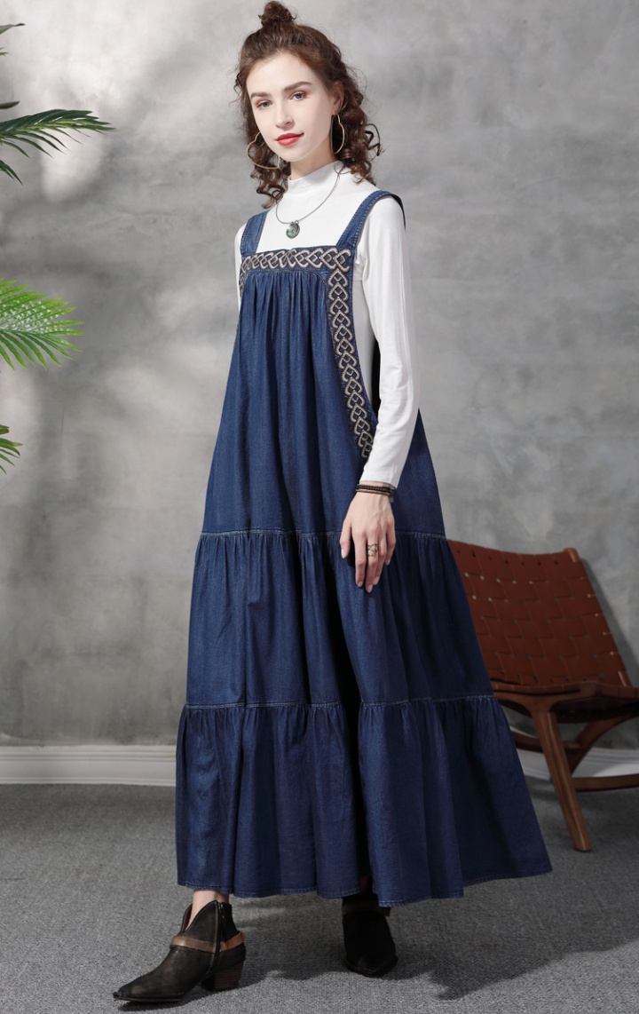 Loose binding retro embroidery autumn and winter dress