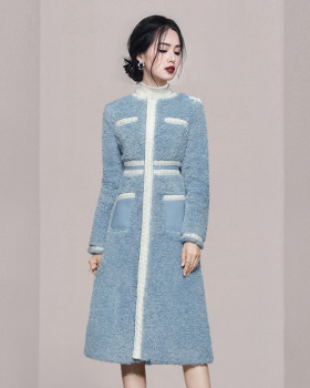 Fashion and elegant blue fur coat winter round neck overcoat