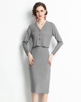 Slim long sleeve V-neck knitted sweater 2pcs set for women