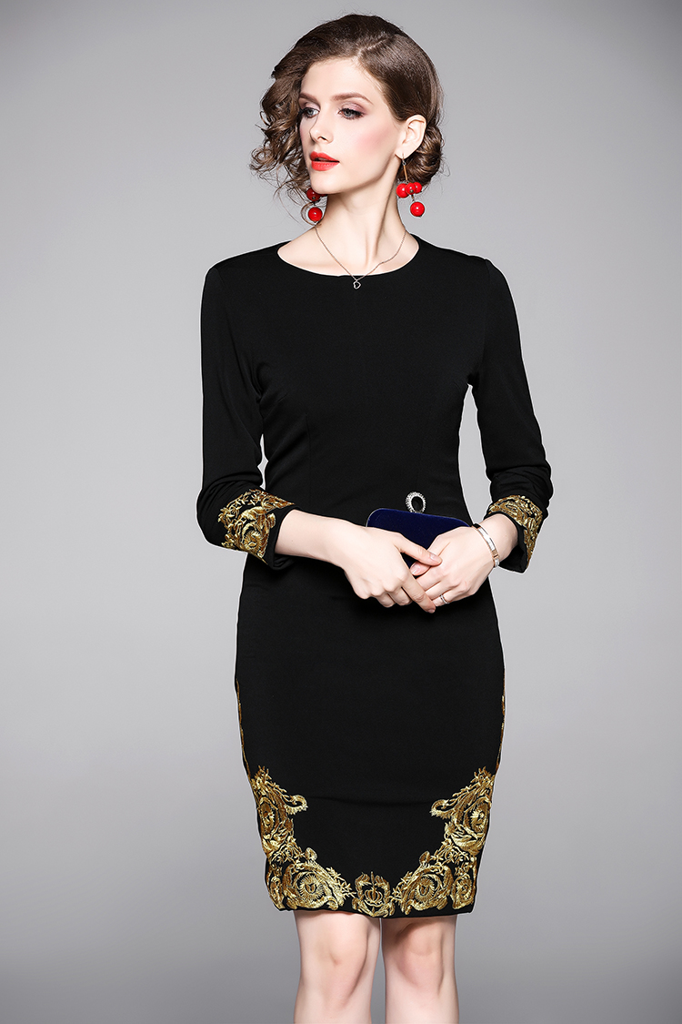Bottoming embroidery inside the ride temperament black dress