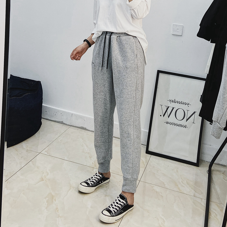 Casual gray wears outside autumn and winter sweatpants for women