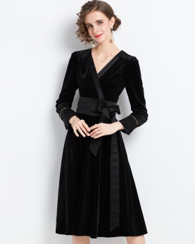 Long sleeve temperament black velvet ladies banquet dress