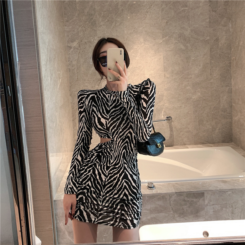 Round neck slim bottoming colors fold dress