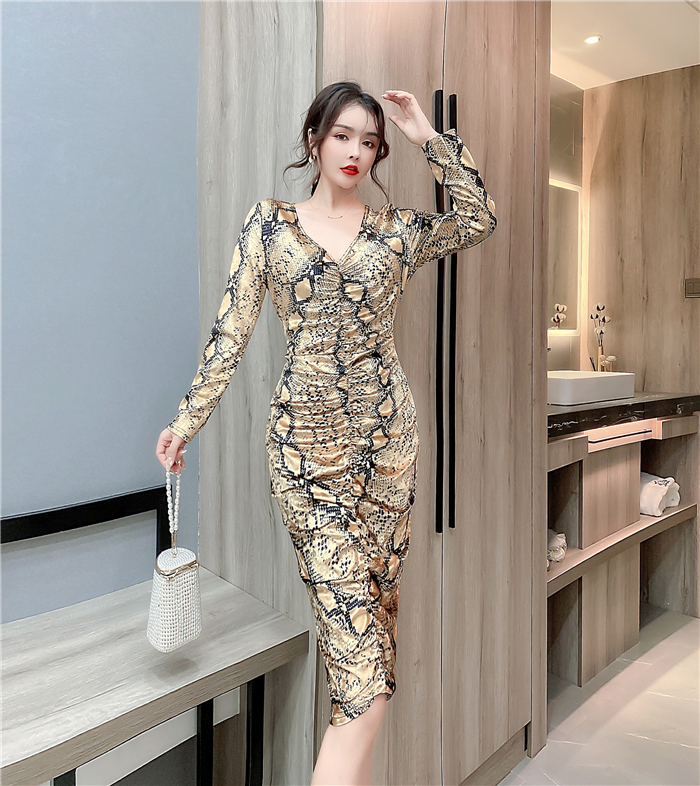 Tight printing pleated package hip long autumn V-neck dress