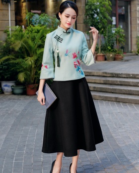 Refinement Chinese style retro embroidery tops a set