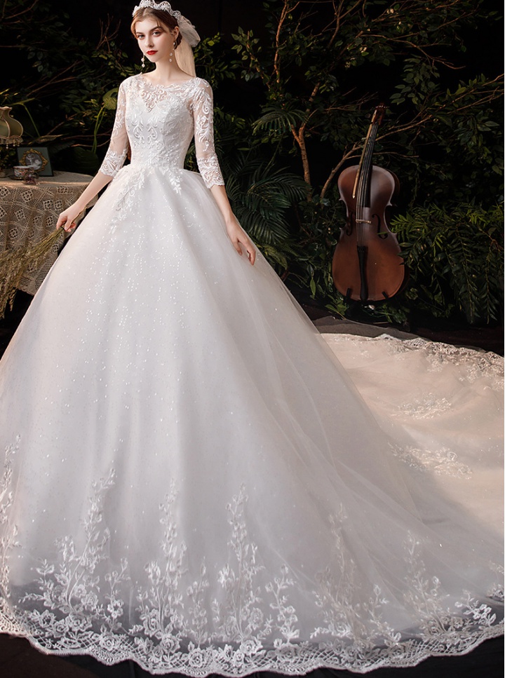 Beautiful bride dream big trailing temperament wedding dress