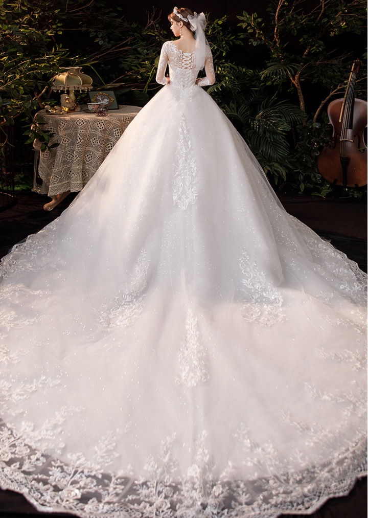 Beautiful bride dream big trailing temperament wedding dress