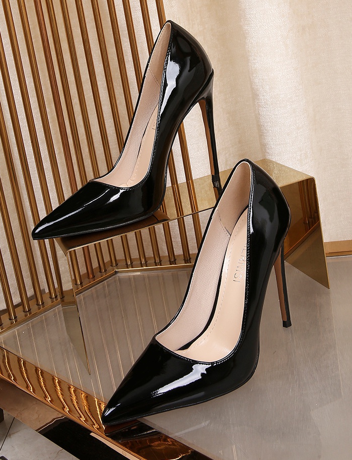 European style large yard pointed high-heeled shoes