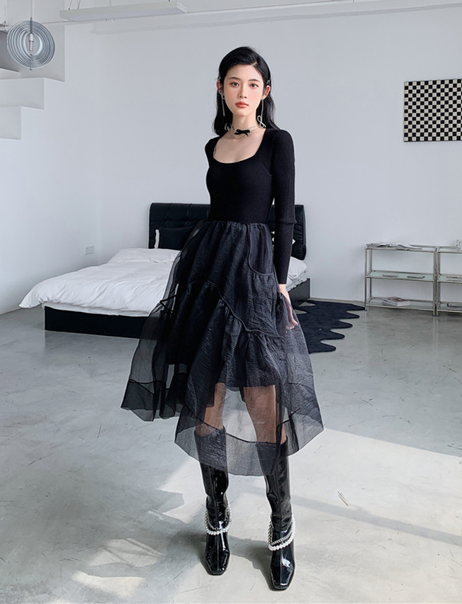 Bottoming knitted black dress for women